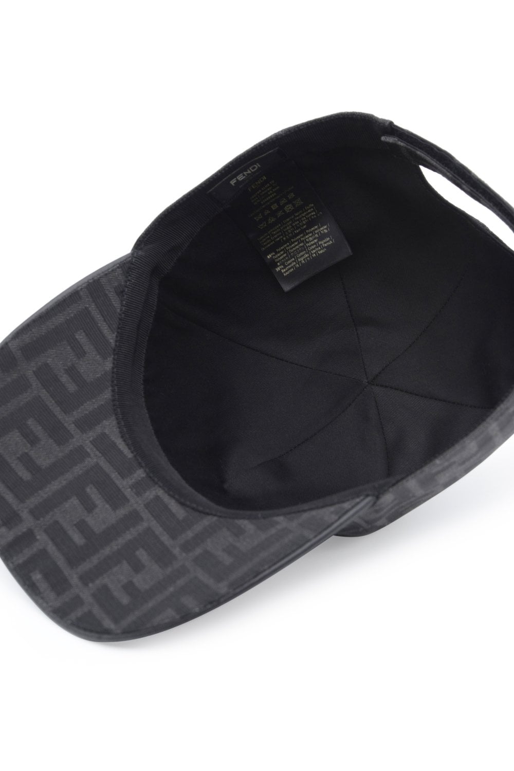 Casquette FENDI Produit expédié uniquement avec d'autres articles.